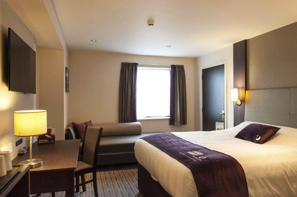 Premier Inn Derby River Lights Экстерьер фото