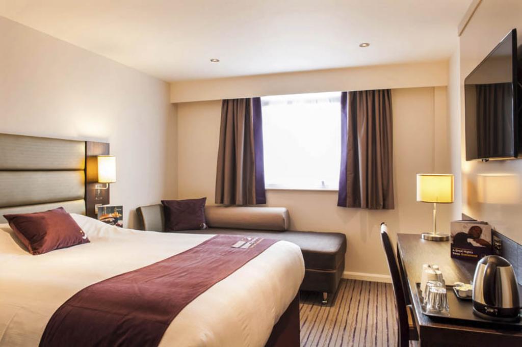 Premier Inn Derby River Lights Экстерьер фото