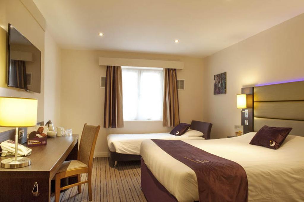 Premier Inn Derby River Lights Экстерьер фото