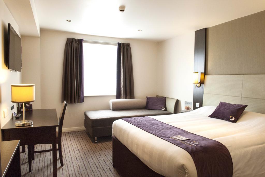 Premier Inn Derby River Lights Экстерьер фото