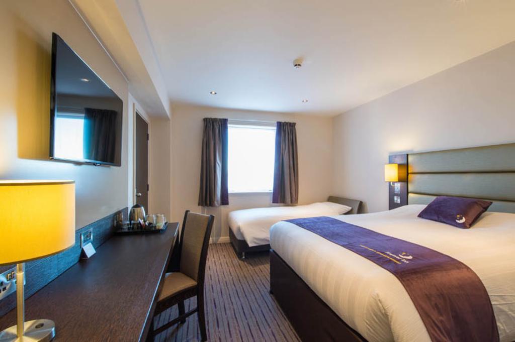 Premier Inn Derby River Lights Экстерьер фото