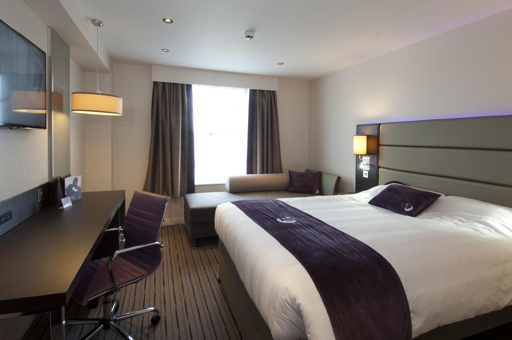 Premier Inn Derby River Lights Экстерьер фото