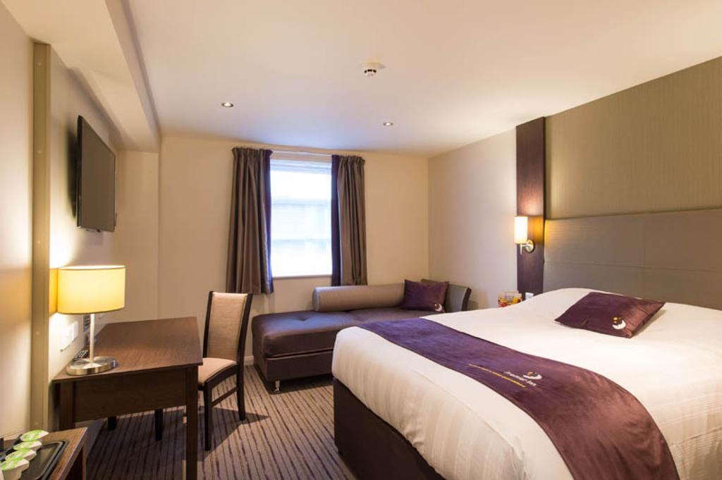 Premier Inn Derby River Lights Экстерьер фото